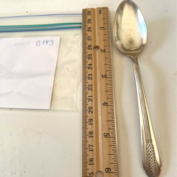 Wm Rogers Mfg Co "S" Silverplate Teaspoon With Art Deco Pattern 6 Inches Long - Picture 6 of 6